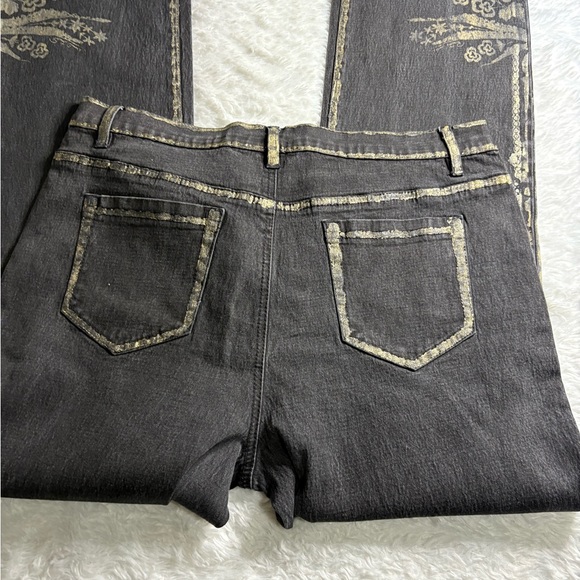 DG2 Diane Gilman Black Wash Gold Embellished High Rise Straight Leg
Jeans 14 - Picture 11 of 12
